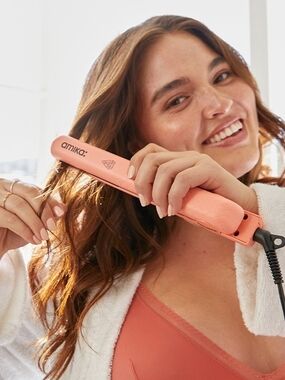 amika Strand Perfect Ceramic Hair Straightener